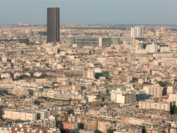 La Tour Montparnasse près de l'Hôtel AGENOR, hôtel 3 étoiles quartier Montparnasse, chambres d'hôtel à Paris dans le 14ème arrondissement