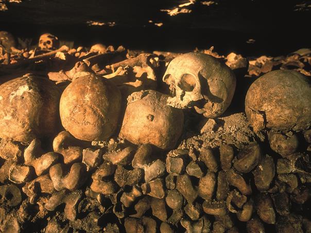 Les Catacombes près de l'Hôtel AGENOR, hôtel 3 étoiles quartier Montparnasse, chambres d'hôtel à Paris dans le 14ème arrondissement