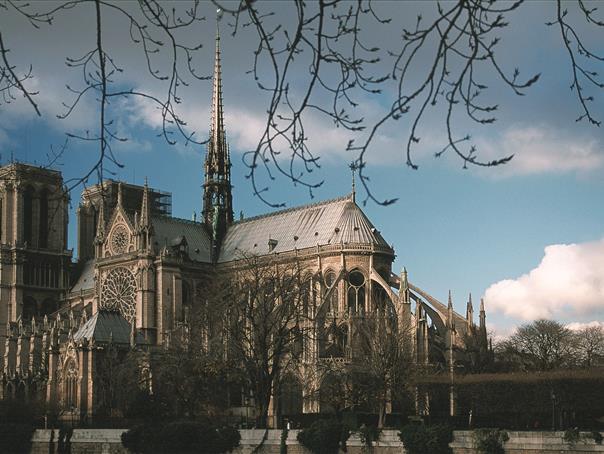 Cathédrale Notre Dame près de l'Hôtel AGENOR, hôtel 3 étoiles quartier Montparnasse, chambres d'hôtel à Paris dans le 14ème arrondissement