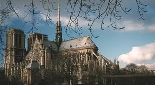 Cathédrale Notre Dame près de l'Hôtel AGENOR, hôtel 3 étoiles quartier Montparnasse, chambres d'hôtel à Paris dans le 14ème arrondissement