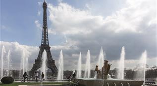 La Tour Eiffel près de l'Hôtel AGENOR, hôtel 3 étoiles quartier Montparnasse, chambres d'hôtel à Paris dans le 14ème arrondissement