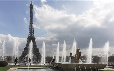 La Tour Eiffel près de l'Hôtel AGENOR, hôtel 3 étoiles quartier Montparnasse, chambres d'hôtel à Paris dans le 14ème arrondissement
