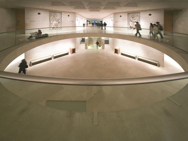 Musée du Louvre près de l'Hôtel AGENOR, hôtel 3 étoiles quartier Montparnasse, chambres d'hôtel à Paris dans le 14ème arrondissement