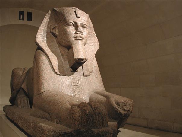 Musée du Louvre près de l'Hôtel AGENOR, hôtel 3 étoiles quartier Montparnasse, chambres d'hôtel à Paris dans le 14ème arrondissement