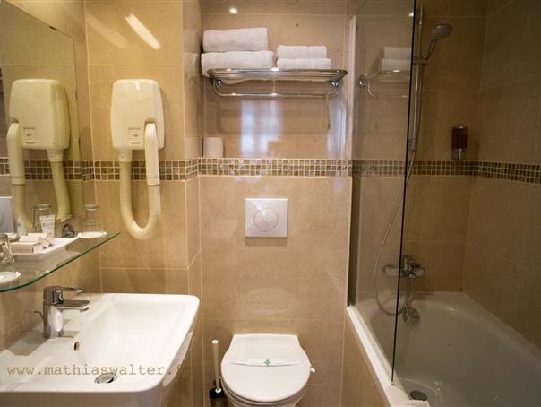 Chambre Double avec baignoire à l'Hôtel AGENOR, hôtel 3 étoiles quartier Montparnasse, chambres d'hôtel à Paris dans le 14ème arrondissement