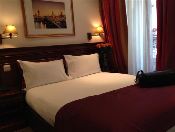 Chambre Double avec douche à l'Hôtel AGENOR, hôtel 3 étoiles quartier Montparnasse, chambres d'hôtel à Paris dans le 14ème arrondissement
