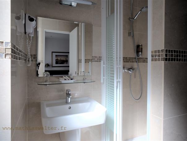 Chambre Double avec douche à l'Hôtel AGENOR, hôtel 3 étoiles quartier Montparnasse, chambres d'hôtel à Paris dans le 14ème arrondissement