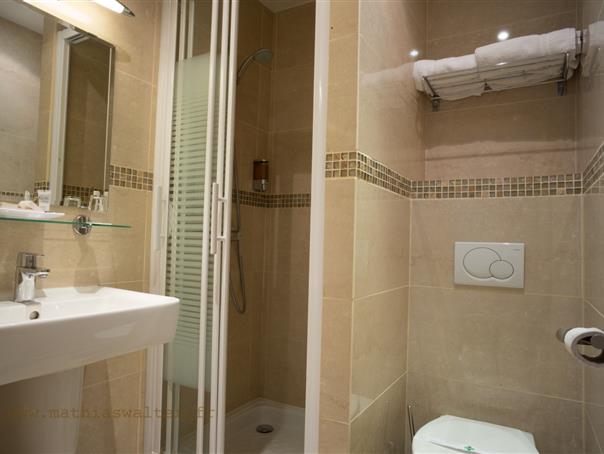 Chambre Double avec douche à l'Hôtel AGENOR, hôtel 3 étoiles quartier Montparnasse, chambres d'hôtel à Paris dans le 14ème arrondissement