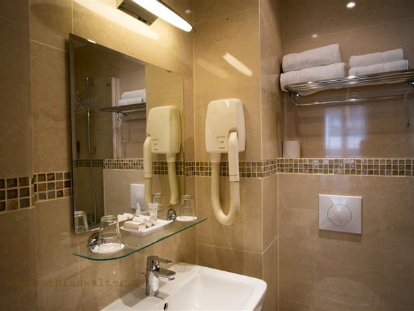 Chambre Twin avec baignoire à l'Hôtel AGENOR, hôtel 3 étoiles quartier Montparnasse, chambres d'hôtel à Paris dans le 14ème arrondissement
