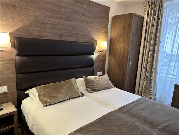 Chambre Double avec baignoire à l'Hôtel AGENOR, hôtel 3 étoiles quartier Montparnasse, chambres d'hôtel à Paris dans le 14ème arrondissement