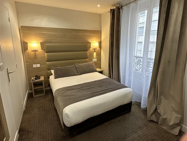 Chambre Double avec douche à l'Hôtel AGENOR, hôtel 3 étoiles quartier Montparnasse, chambres d'hôtel à Paris dans le 14ème arrondissement