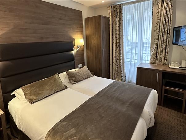 Chambre Twin avec baignoire à l'Hôtel AGENOR, hôtel 3 étoiles quartier Montparnasse, chambres d'hôtel à Paris dans le 14ème arrondissement