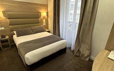 Chambre Double avec baignoire à l'Hôtel AGENOR, hôtel 3 étoiles quartier Montparnasse, chambres d'hôtel à Paris dans le 14ème arrondissement