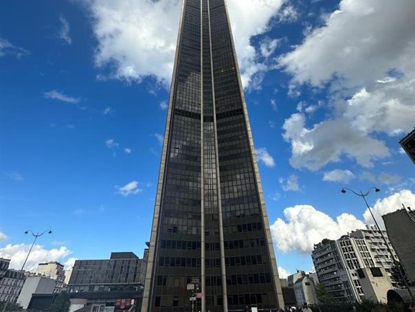 La Tour Montparnasse près de l'Hôtel AGENOR, hôtel 3 étoiles quartier Montparnasse, chambres d'hôtel à Paris dans le 14ème arrondissement