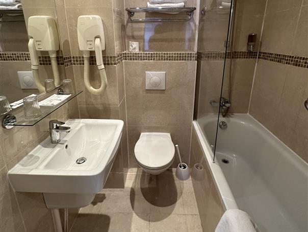 Chambre Double avec baignoire à l'Hôtel AGENOR, hôtel 3 étoiles quartier Montparnasse, chambres d'hôtel à Paris dans le 14ème arrondissement